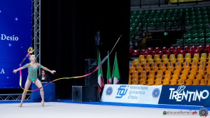 karbanov helene   ribbon sfa01957 copia